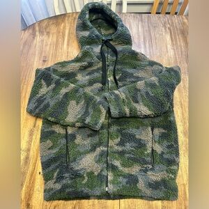 Offline by Aerie Camo Camouflage Sherpa Hoodie Jacket Size XS